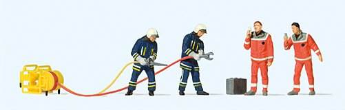 4 pompiers en action avec accessoires